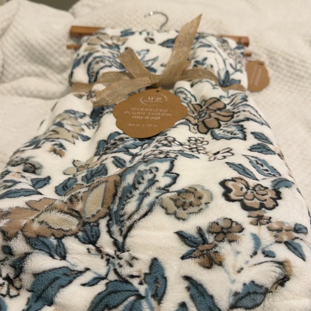 OVERSIZED PLUSH THROW BLANKET COZY & SOFT